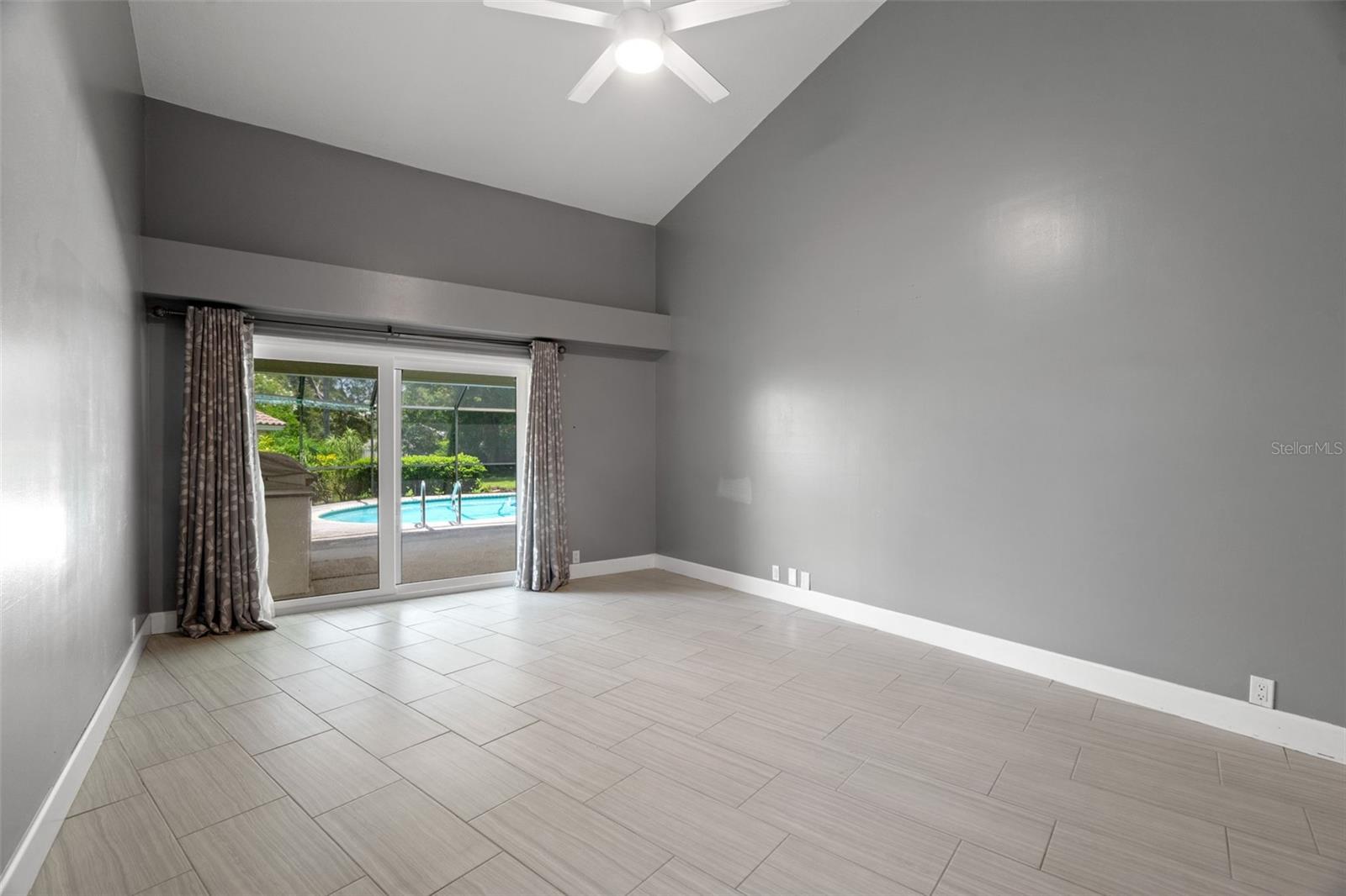 Image 20 of 45 For 167 Woodcreek Drive W