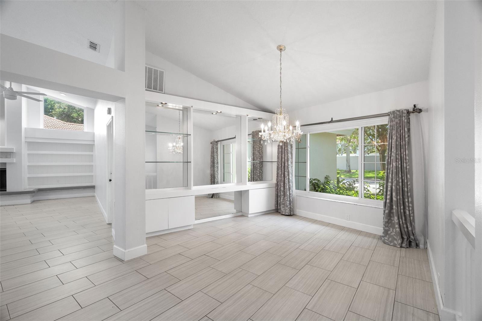 Image 4 of 45 For 167 Woodcreek Drive W
