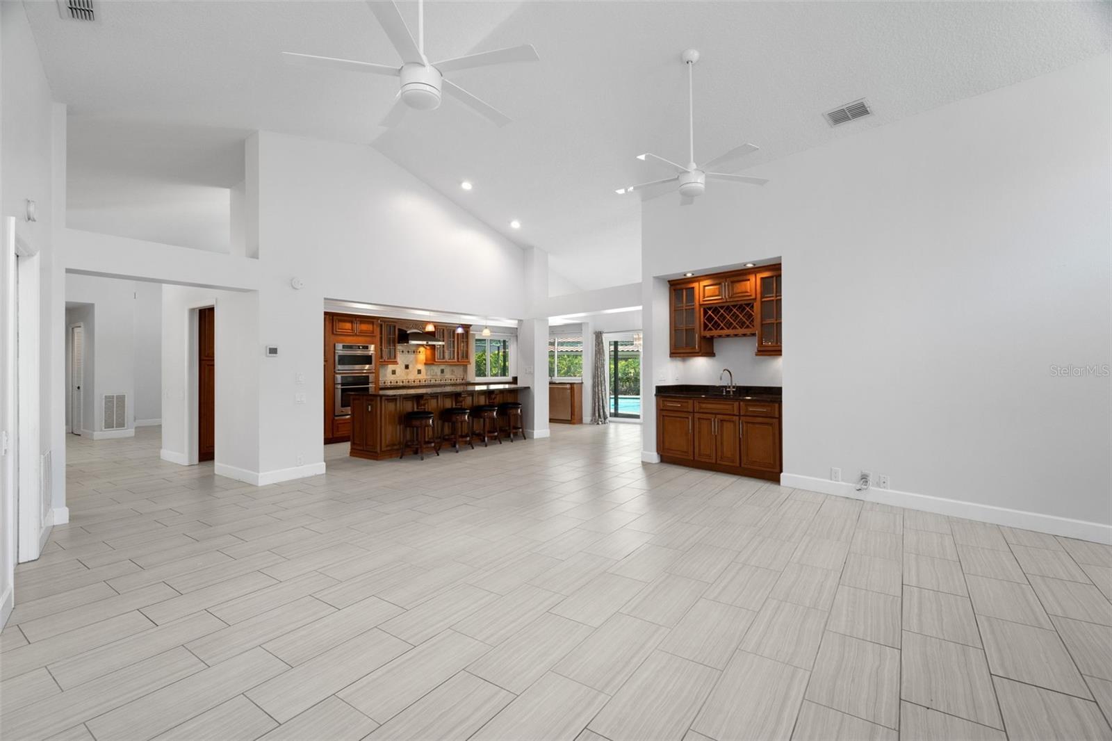 Image 7 of 45 For 167 Woodcreek Drive W