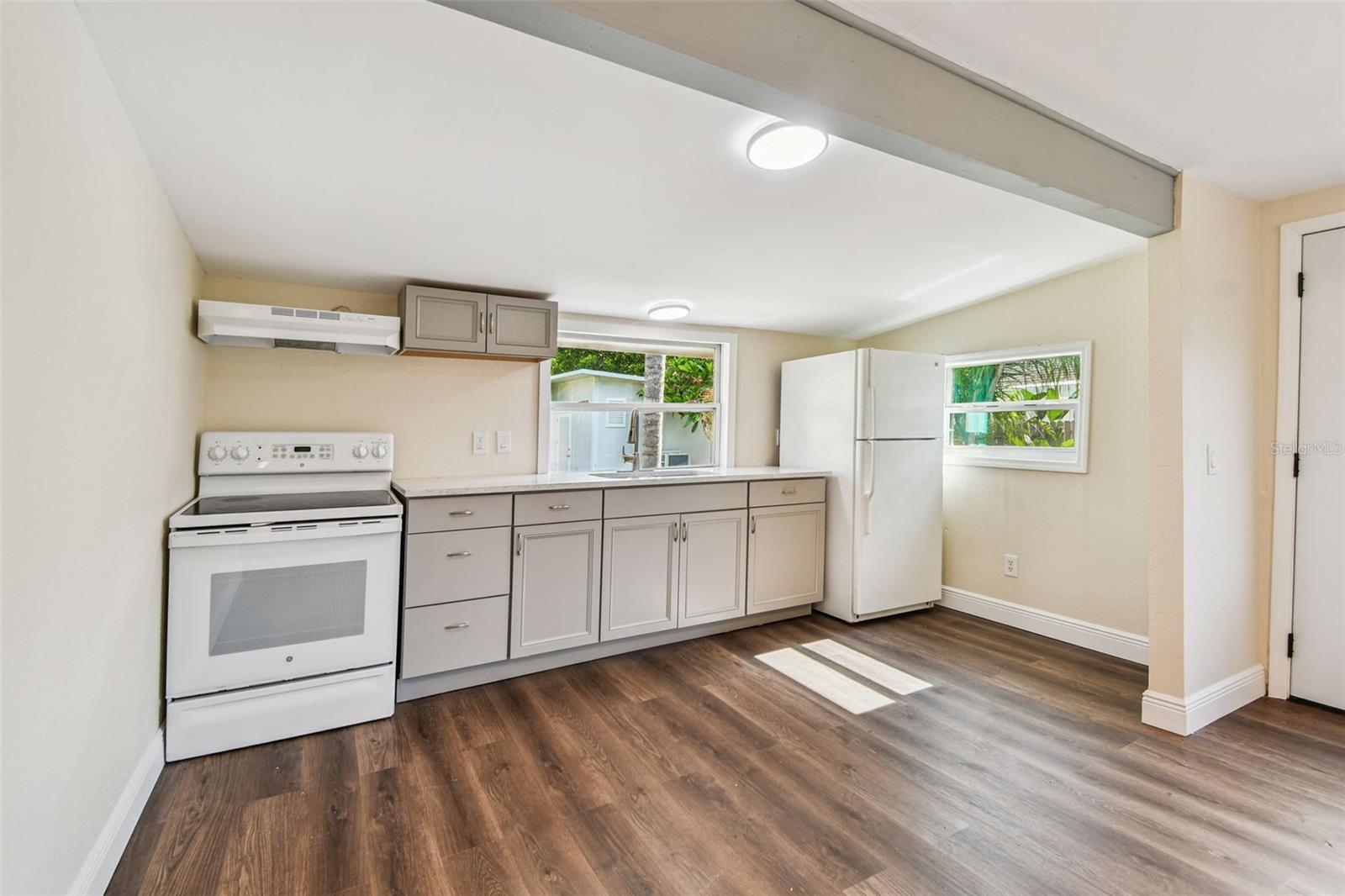 Image 10 of 49 For 711 Smith Street