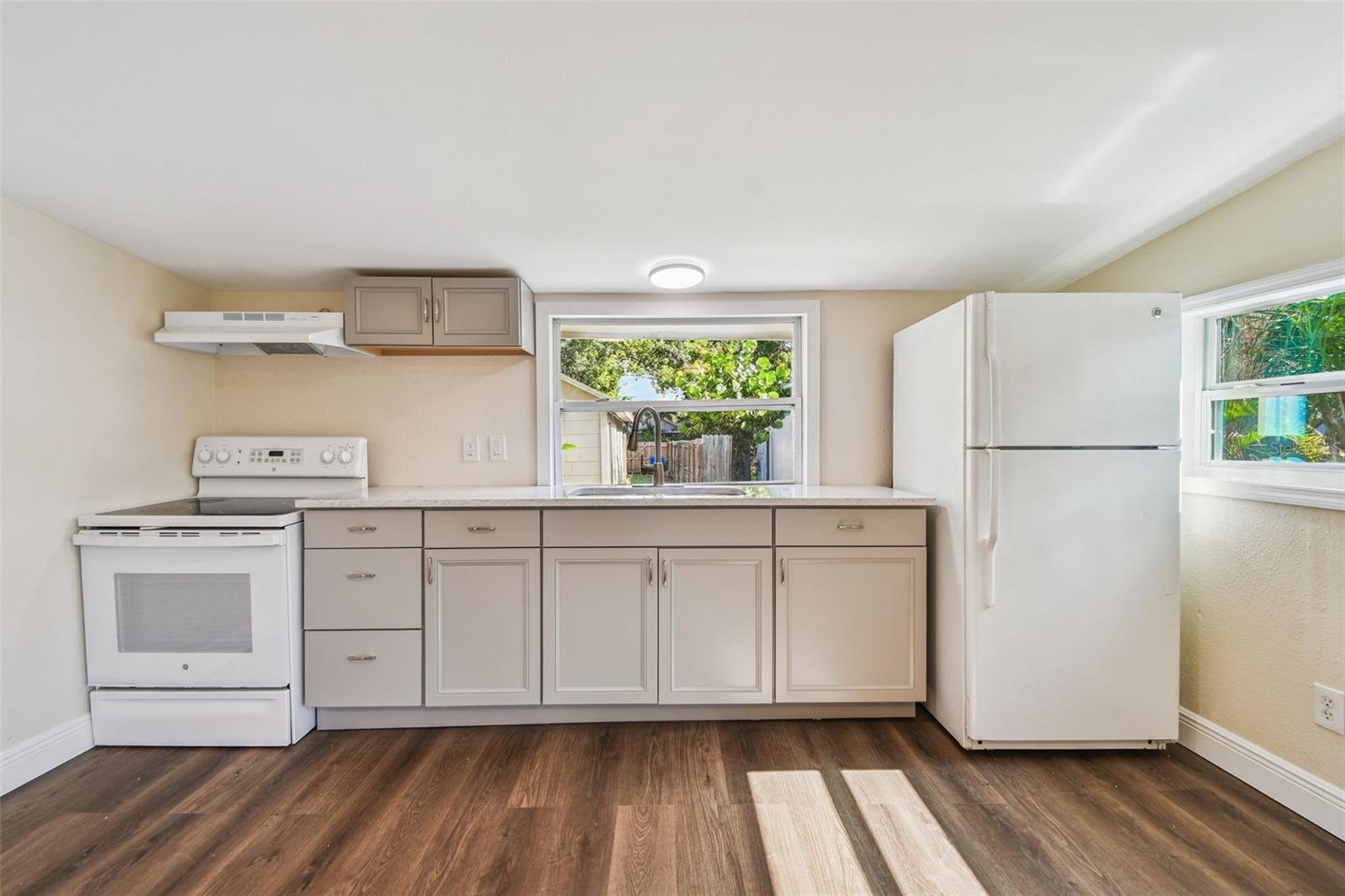 Image 11 of 49 For 711 Smith Street