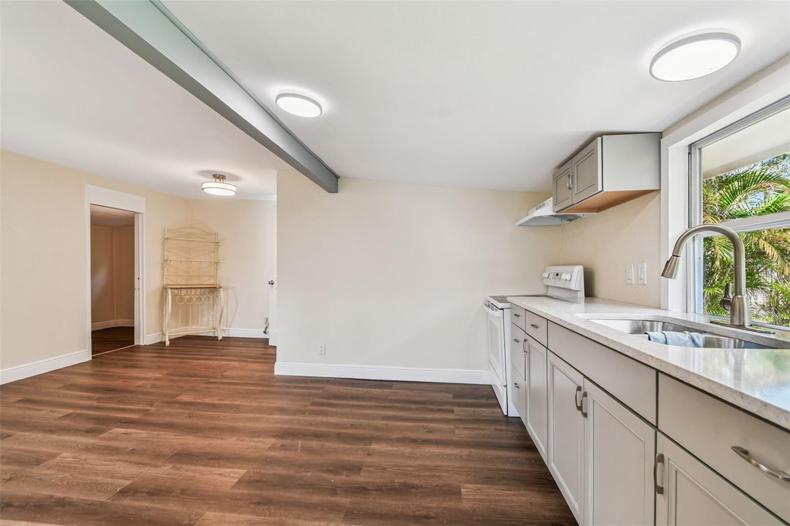 Image 12 of 49 For 711 Smith Street