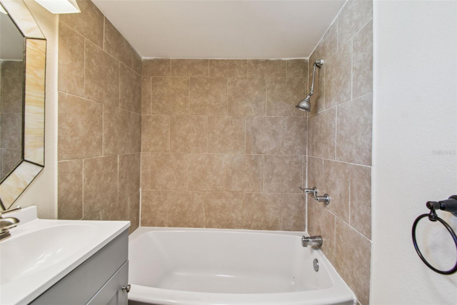 Image 18 of 49 For 711 Smith Street