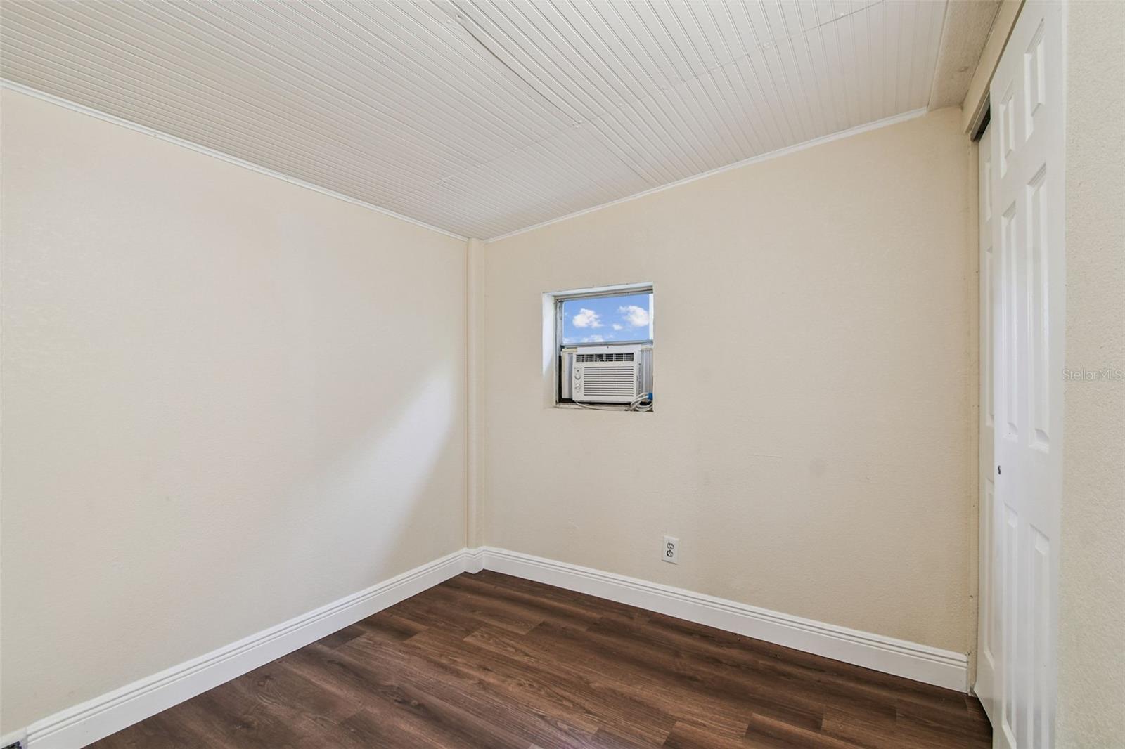 Image 19 of 49 For 711 Smith Street