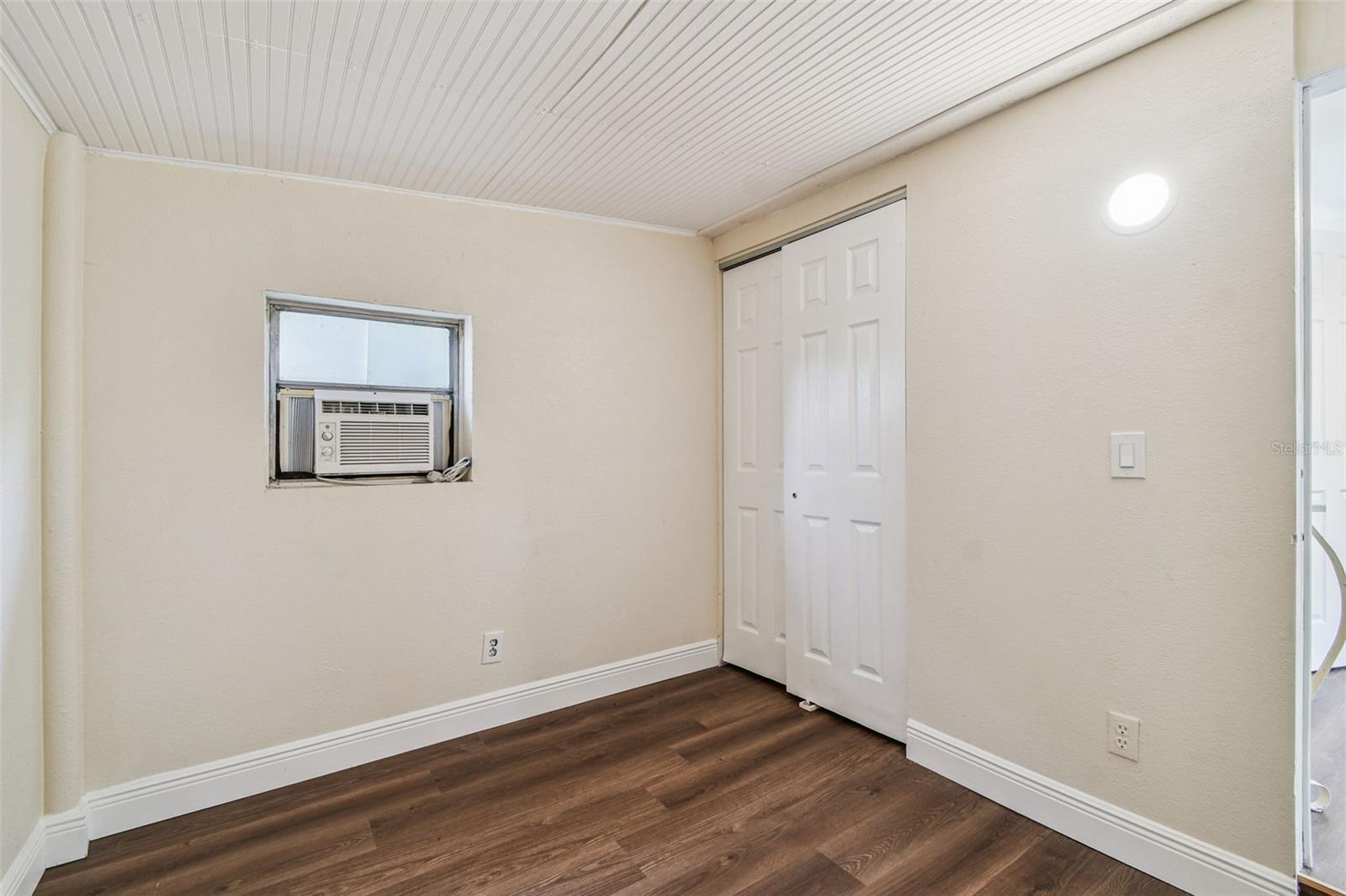 Image 22 of 49 For 711 Smith Street