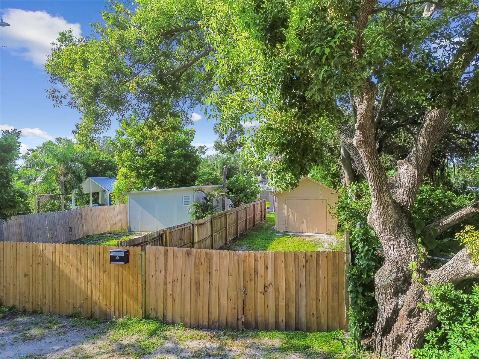 Image 23 of 49 For 711 Smith Street