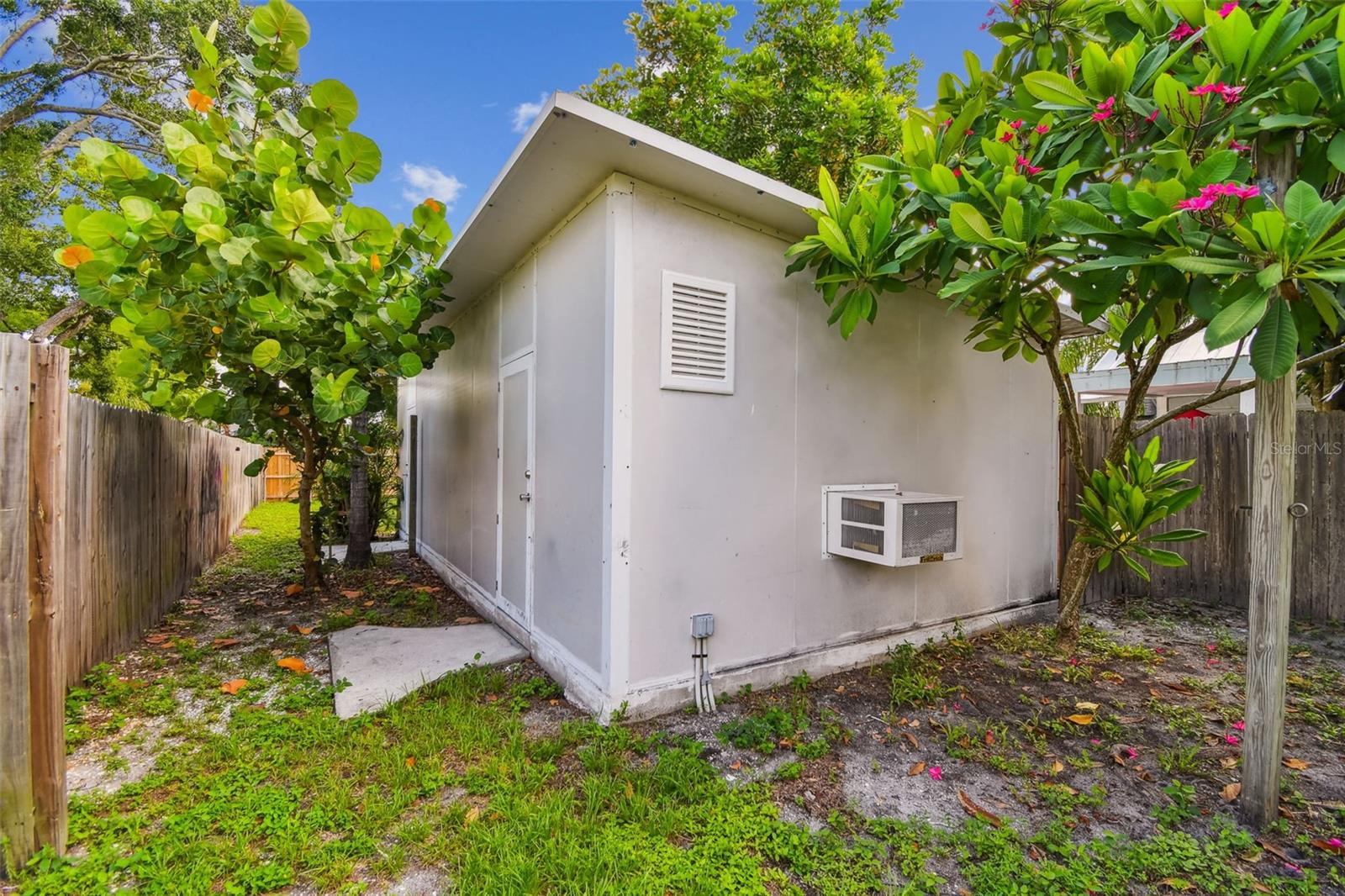 Image 25 of 49 For 711 Smith Street