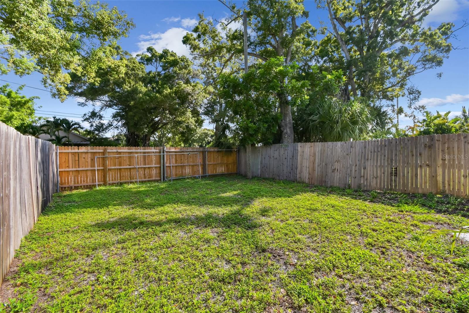 Image 27 of 49 For 711 Smith Street