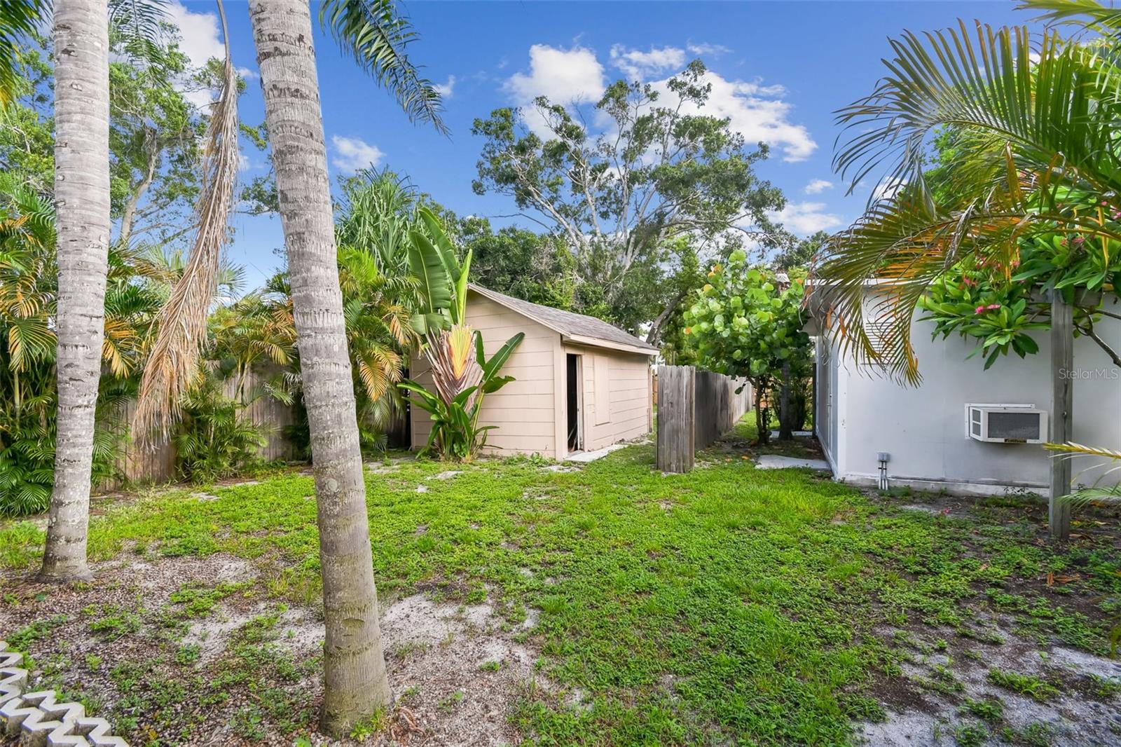 Image 30 of 49 For 711 Smith Street