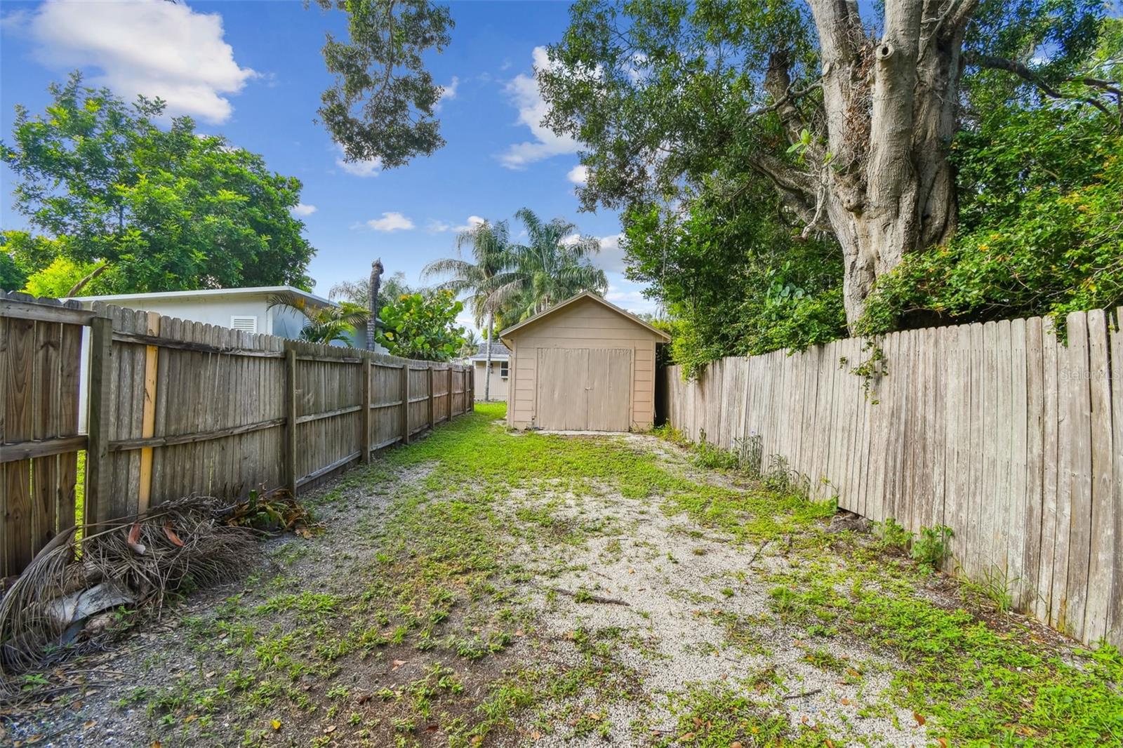 Image 32 of 49 For 711 Smith Street