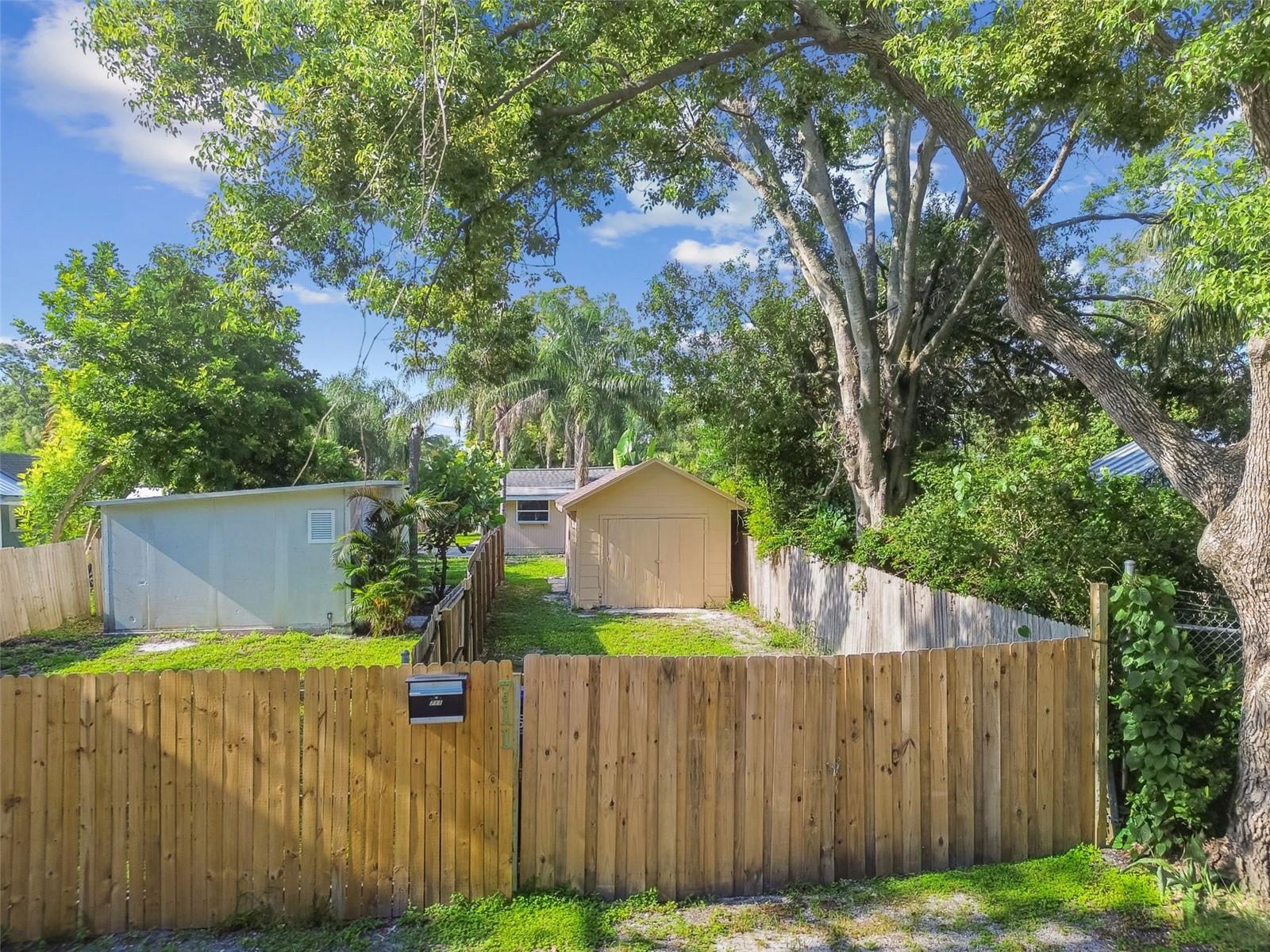 Image 41 of 49 For 711 Smith Street