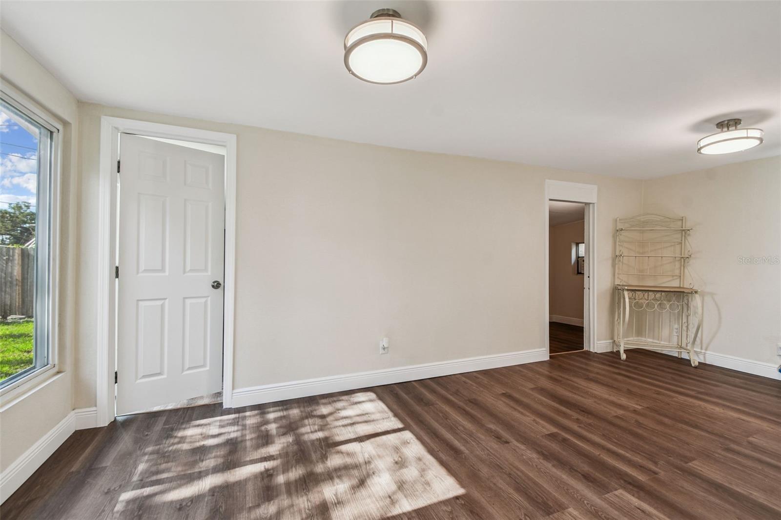 Image 6 of 49 For 711 Smith Street