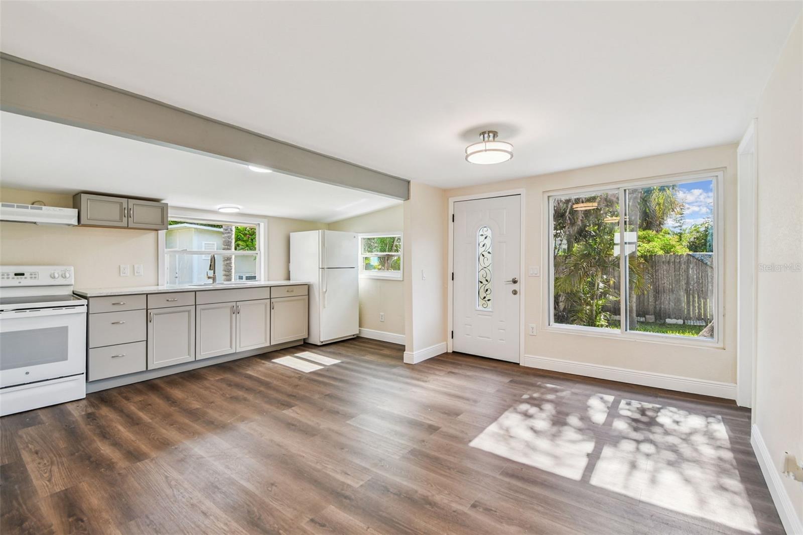 Image 8 of 49 For 711 Smith Street