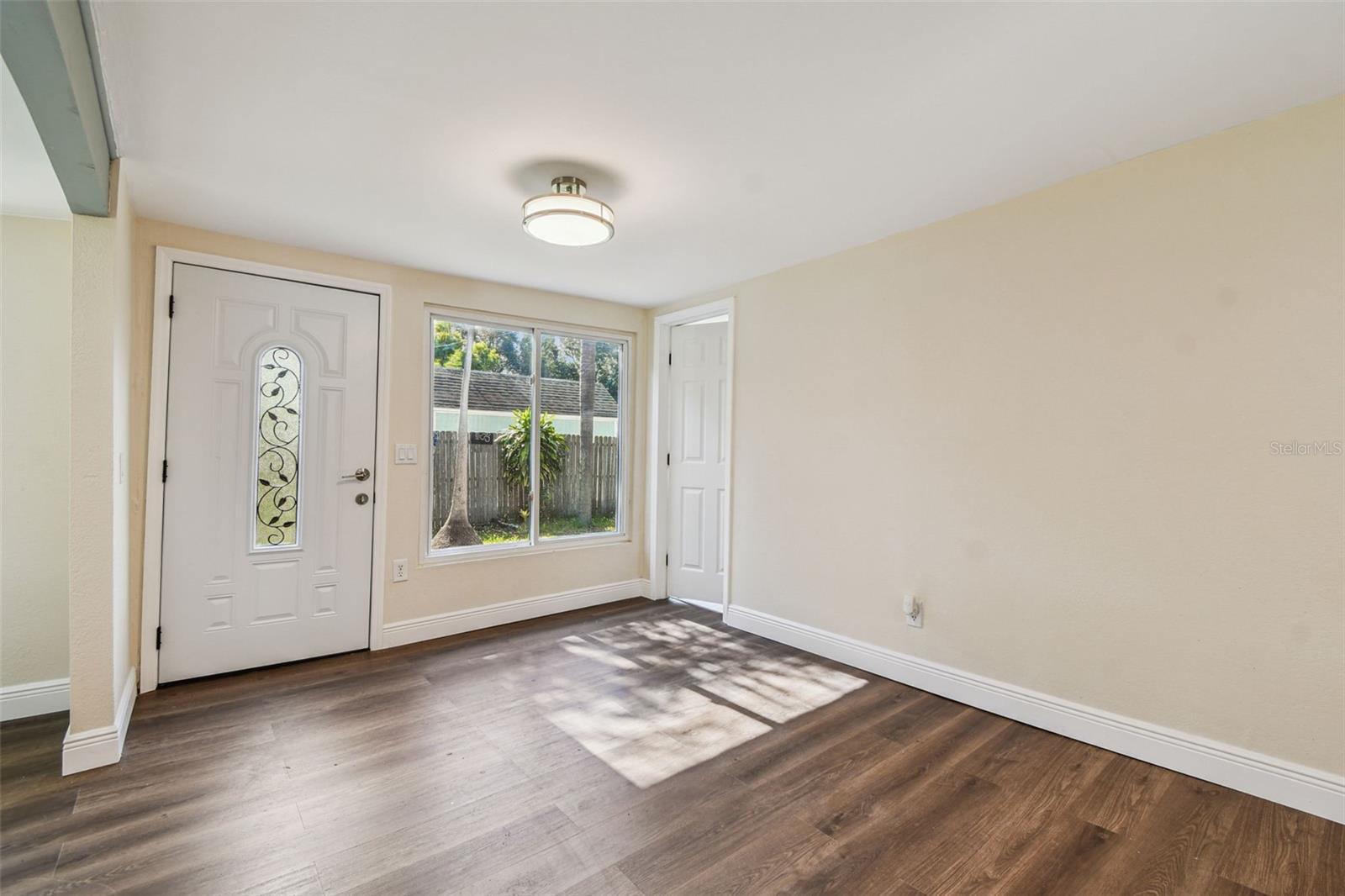 Image 9 of 49 For 711 Smith Street