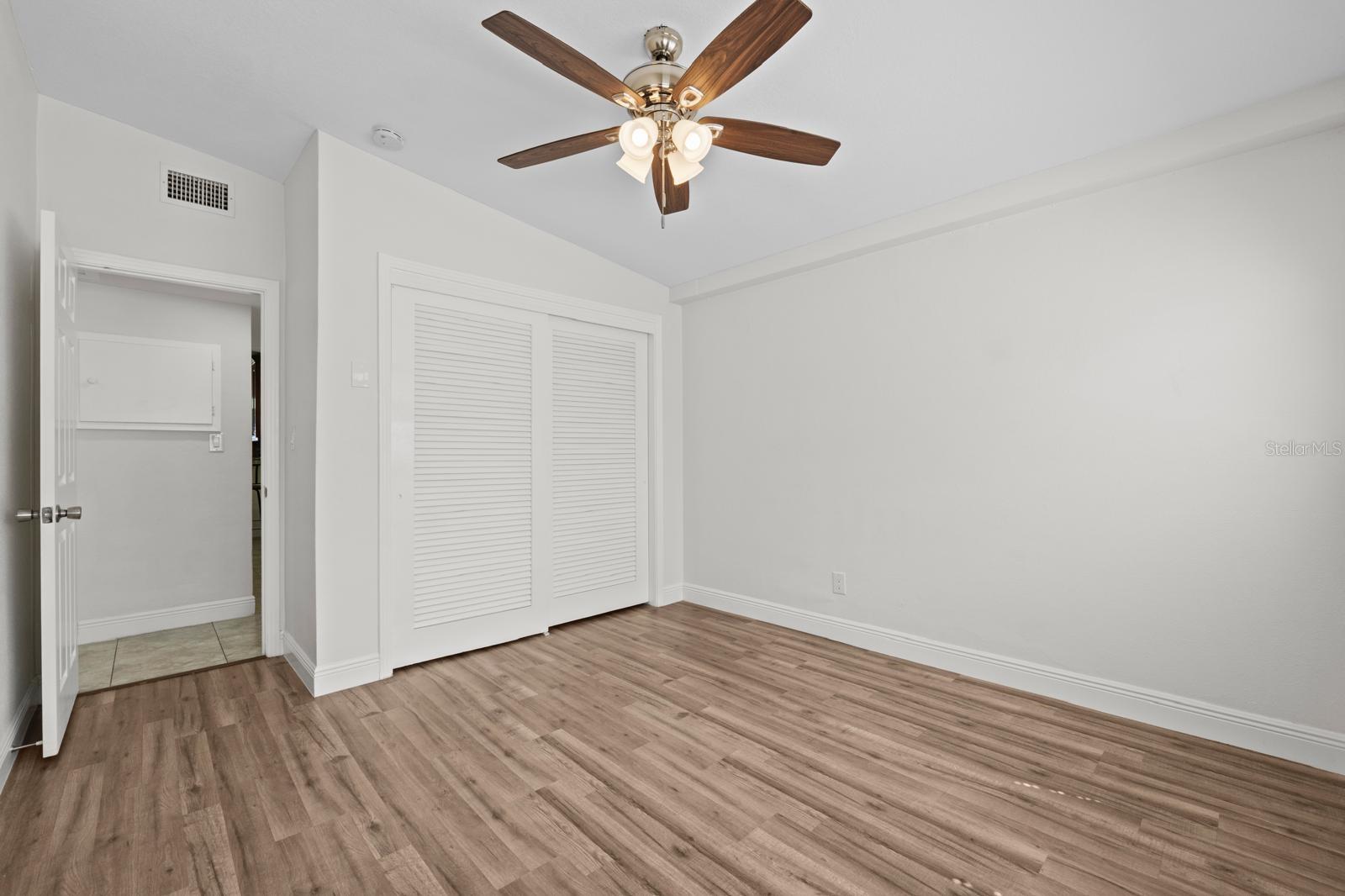 Image 21 of 42 For 503 Broxburn Avenue