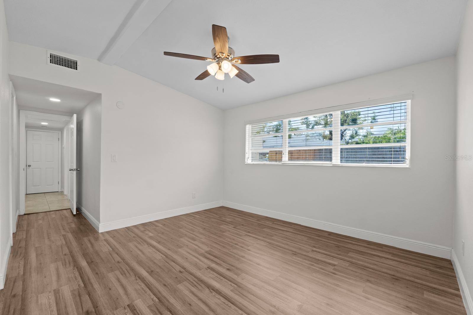 Image 24 of 42 For 503 Broxburn Avenue