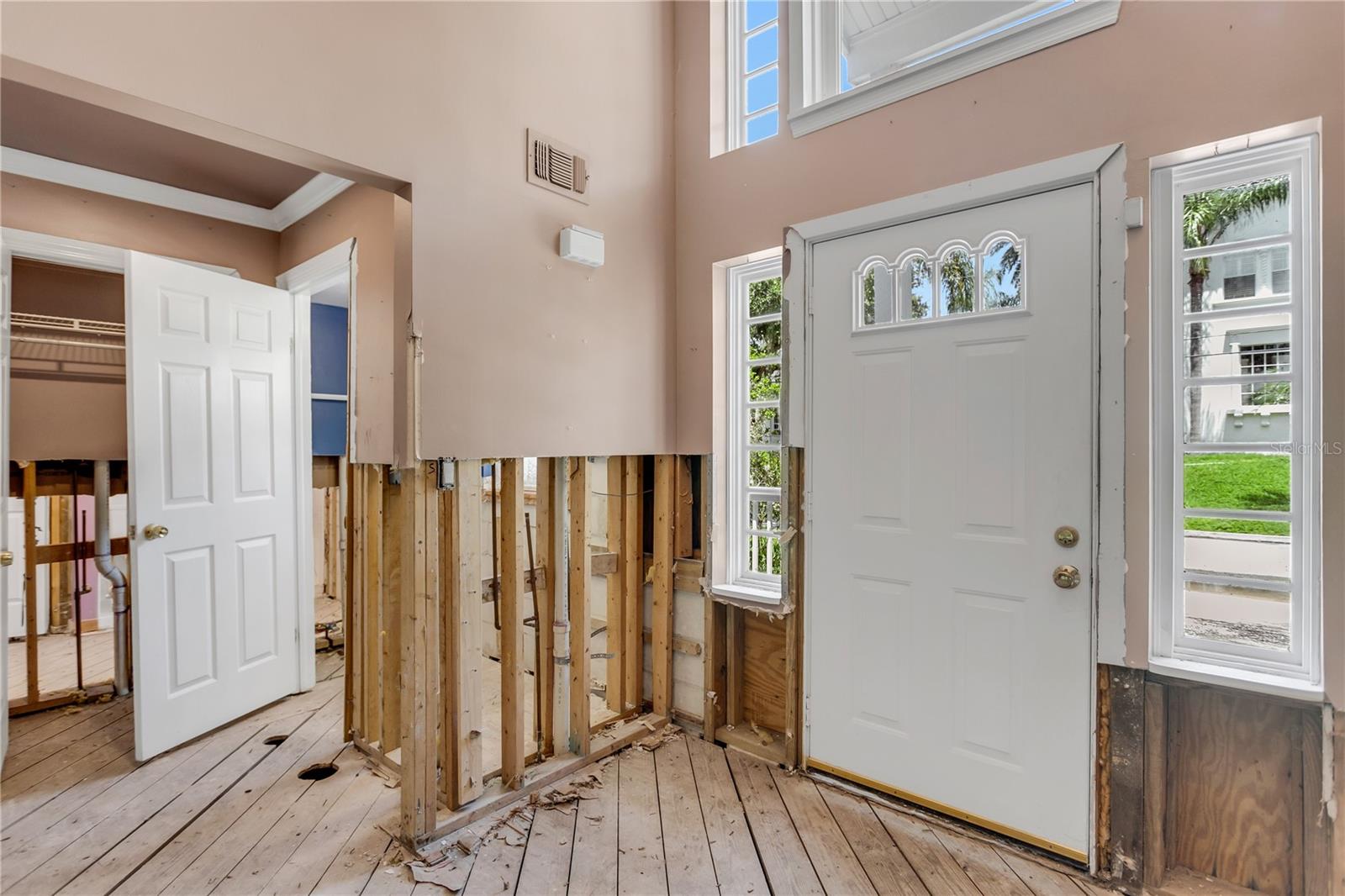 Image 14 of 39 For 2506 Gardner Court