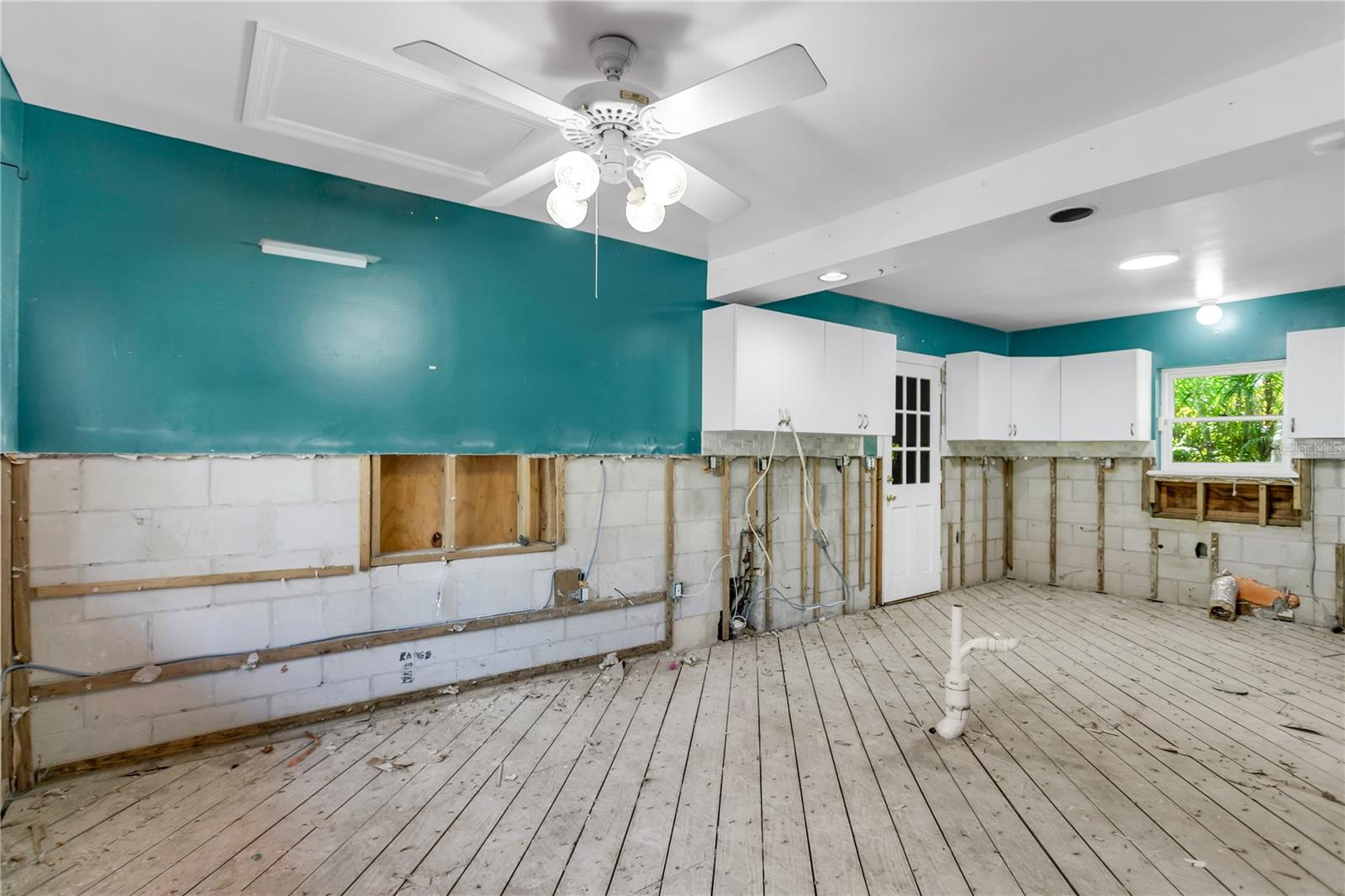 Image 16 of 39 For 2506 Gardner Court