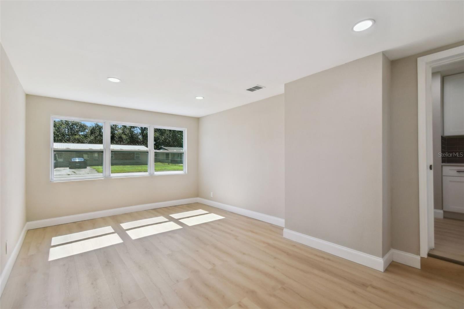 Image 20 of 66 For 4224 Empire Place