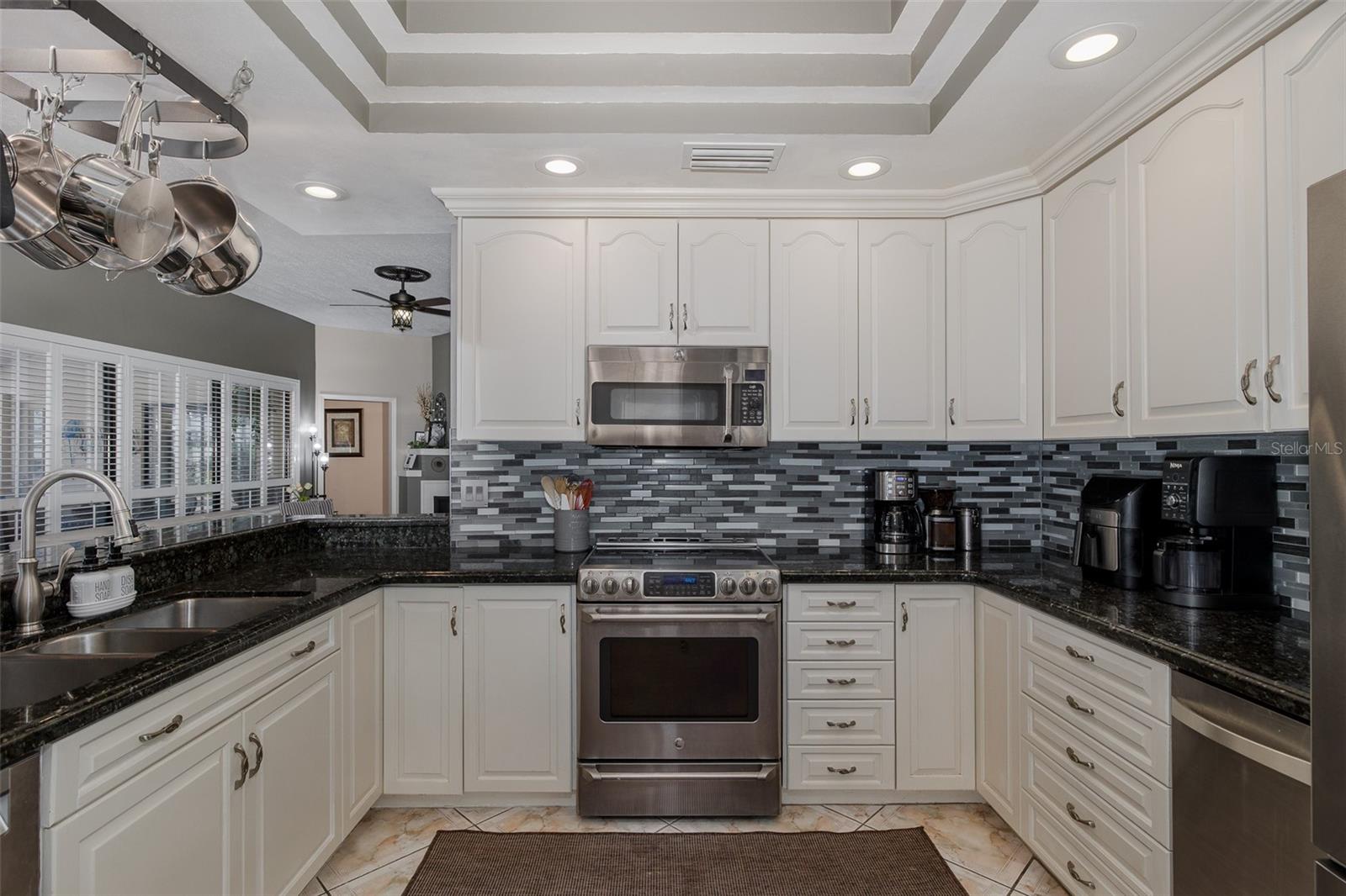 Image 11 of 47 For 15108 Elmcrest Street