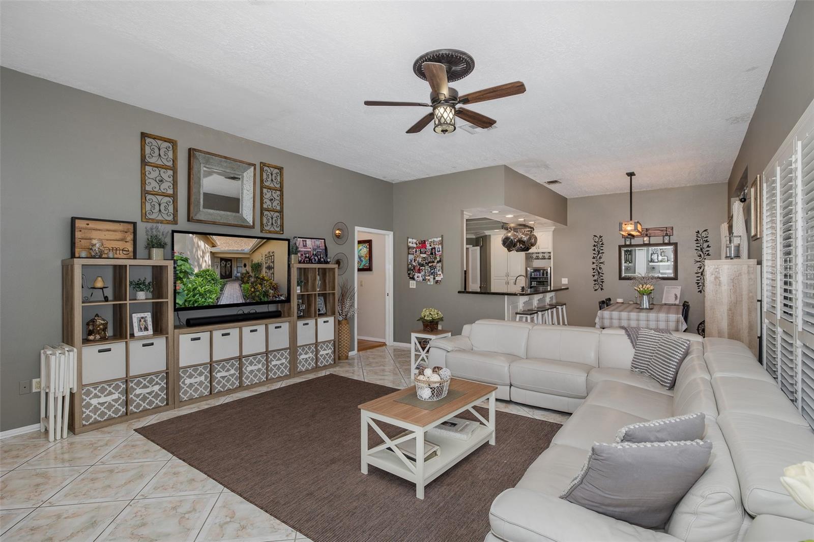 Image 13 of 47 For 15108 Elmcrest Street