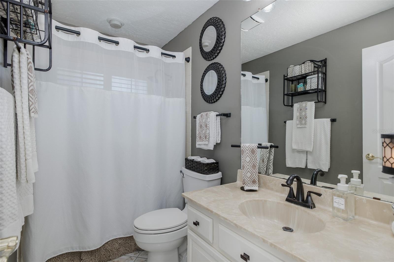 Image 21 of 47 For 15108 Elmcrest Street