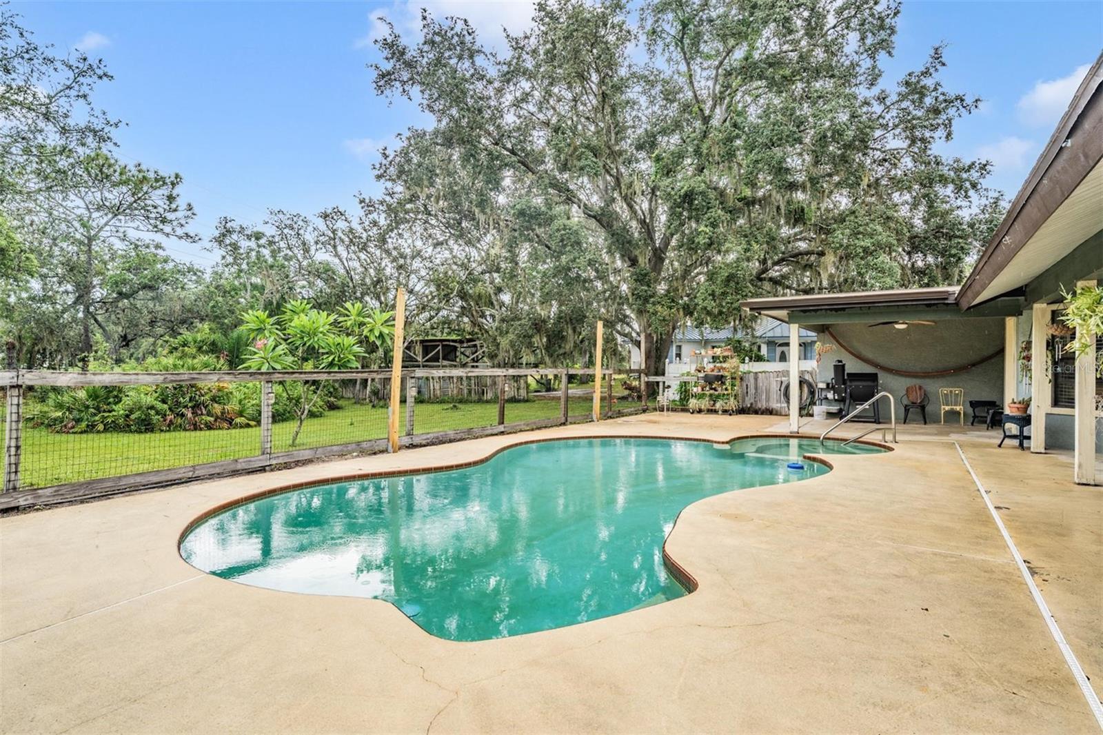 Image 10 of 38 For 6911 Daubon Court