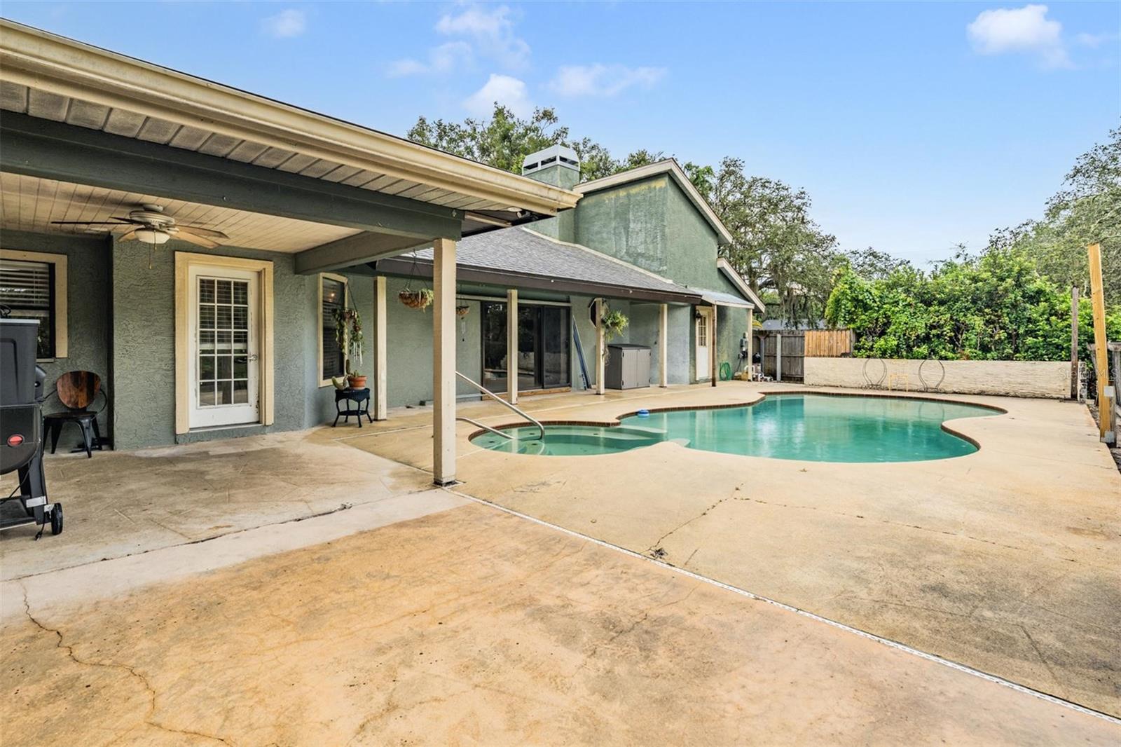 Image 12 of 38 For 6911 Daubon Court