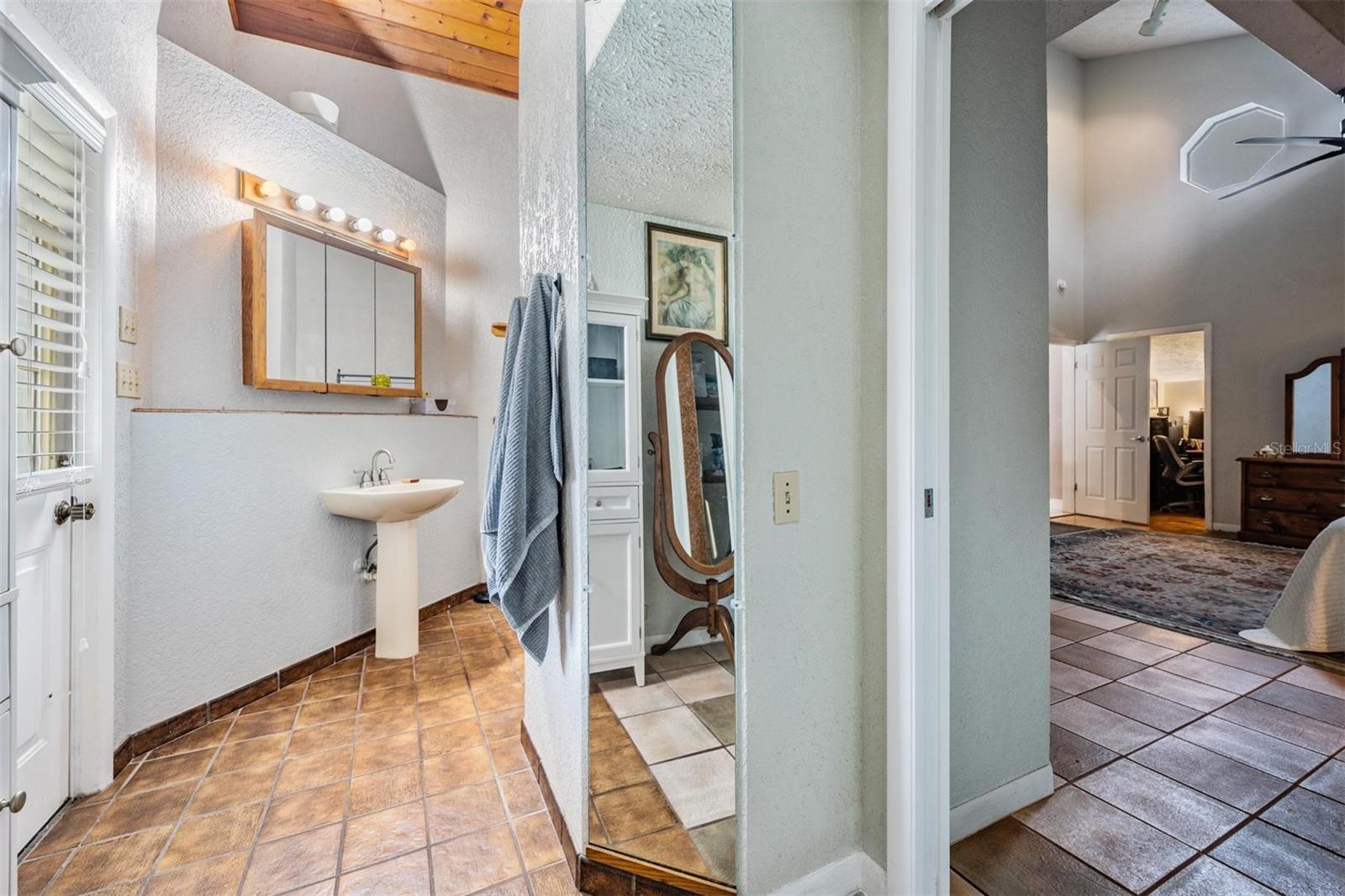 Image 19 of 38 For 6911 Daubon Court