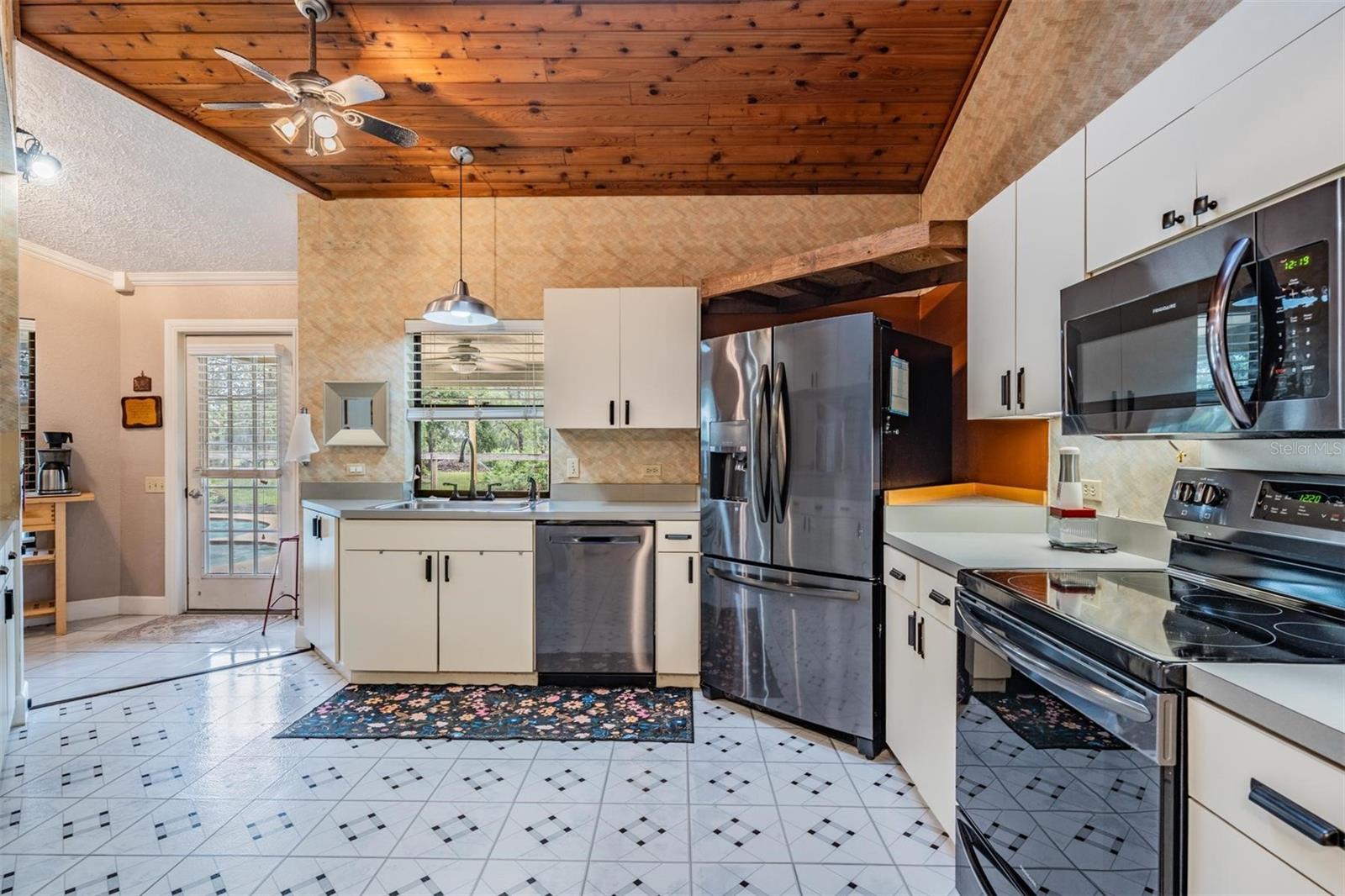 Image 28 of 38 For 6911 Daubon Court
