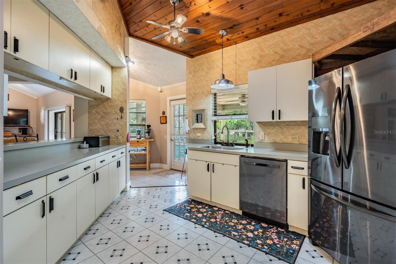Image 29 of 38 For 6911 Daubon Court