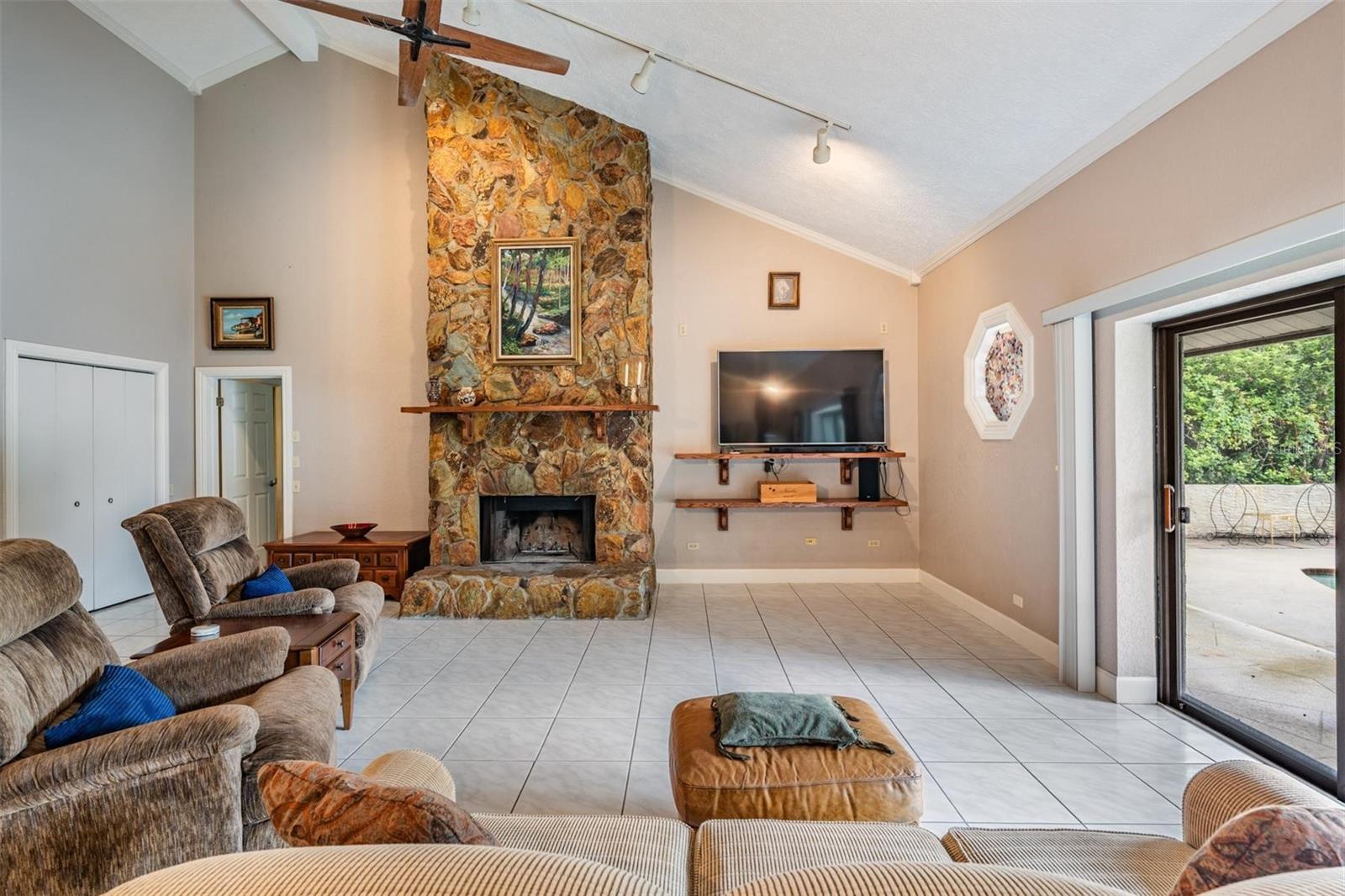 Image 5 of 38 For 6911 Daubon Court