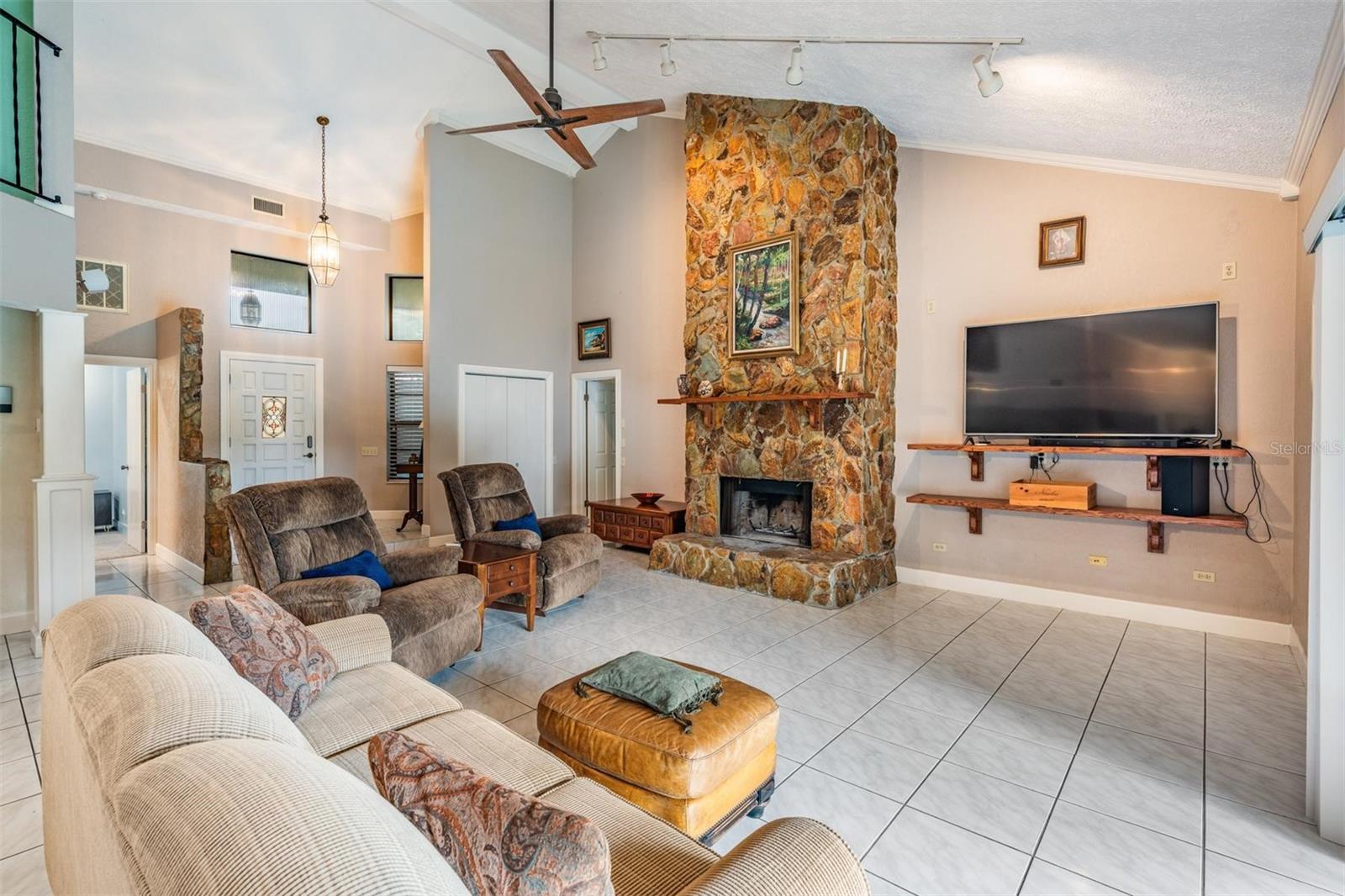 Image 7 of 38 For 6911 Daubon Court