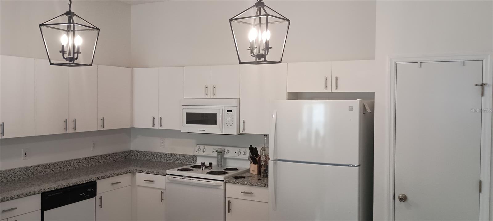 Image 3 of 18 For 2418 New Haven Circle 2418