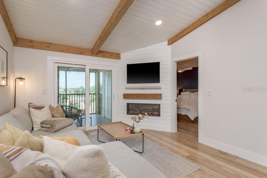 Image 10 of 47 For 460 Paula Drive 407
