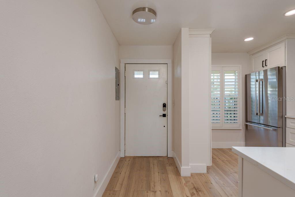 Image 7 of 47 For 460 Paula Drive 407