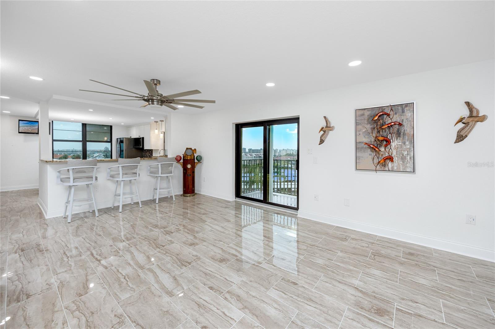 Image 11 of 50 For 7300 Sun Island Drive S 706