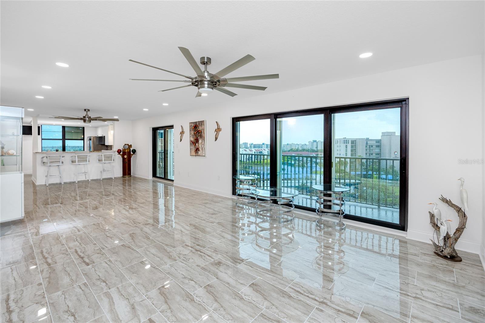 Image 12 of 50 For 7300 Sun Island Drive S 706