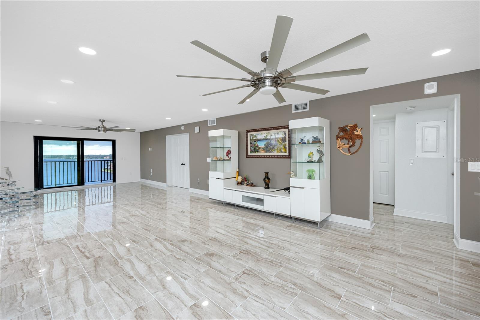 Image 13 of 50 For 7300 Sun Island Drive S 706