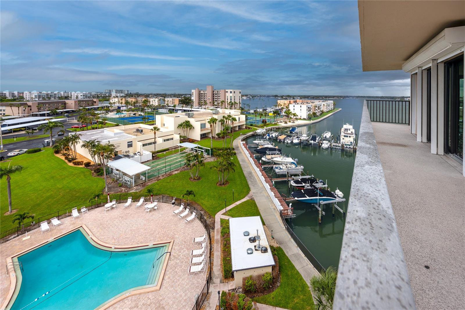 Image 16 of 50 For 7300 Sun Island Drive S 706