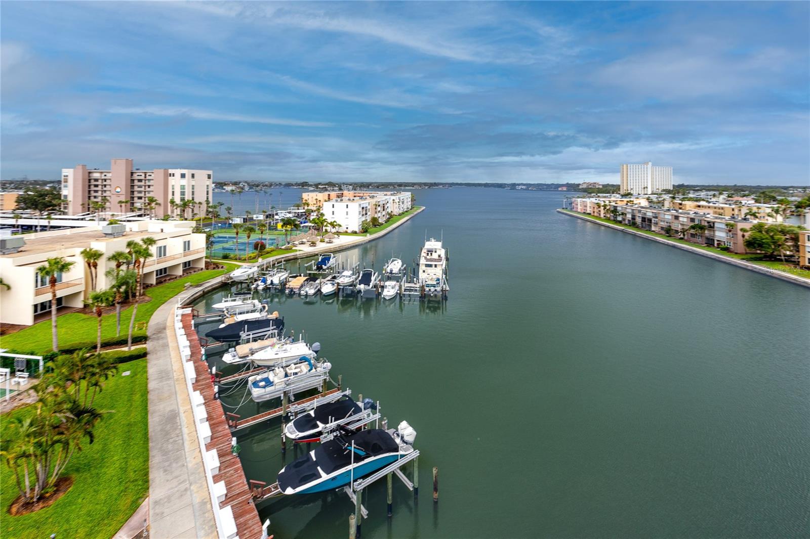 Image 17 of 50 For 7300 Sun Island Drive S 706