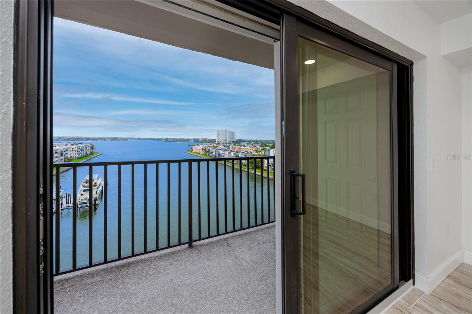 Image 21 of 50 For 7300 Sun Island Drive S 706