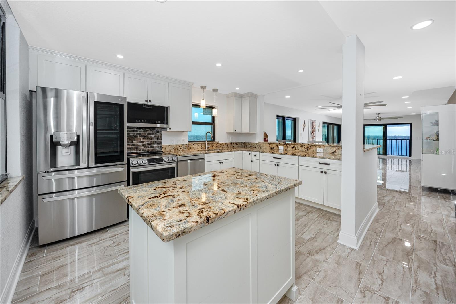 Image 4 of 50 For 7300 Sun Island Drive S 706