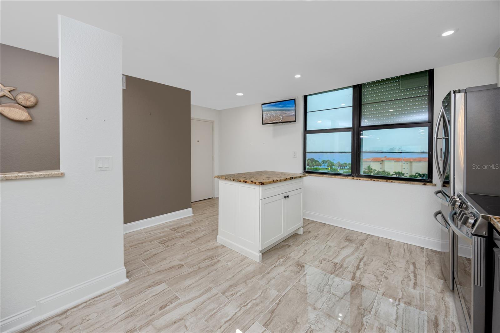 Image 8 of 50 For 7300 Sun Island Drive S 706