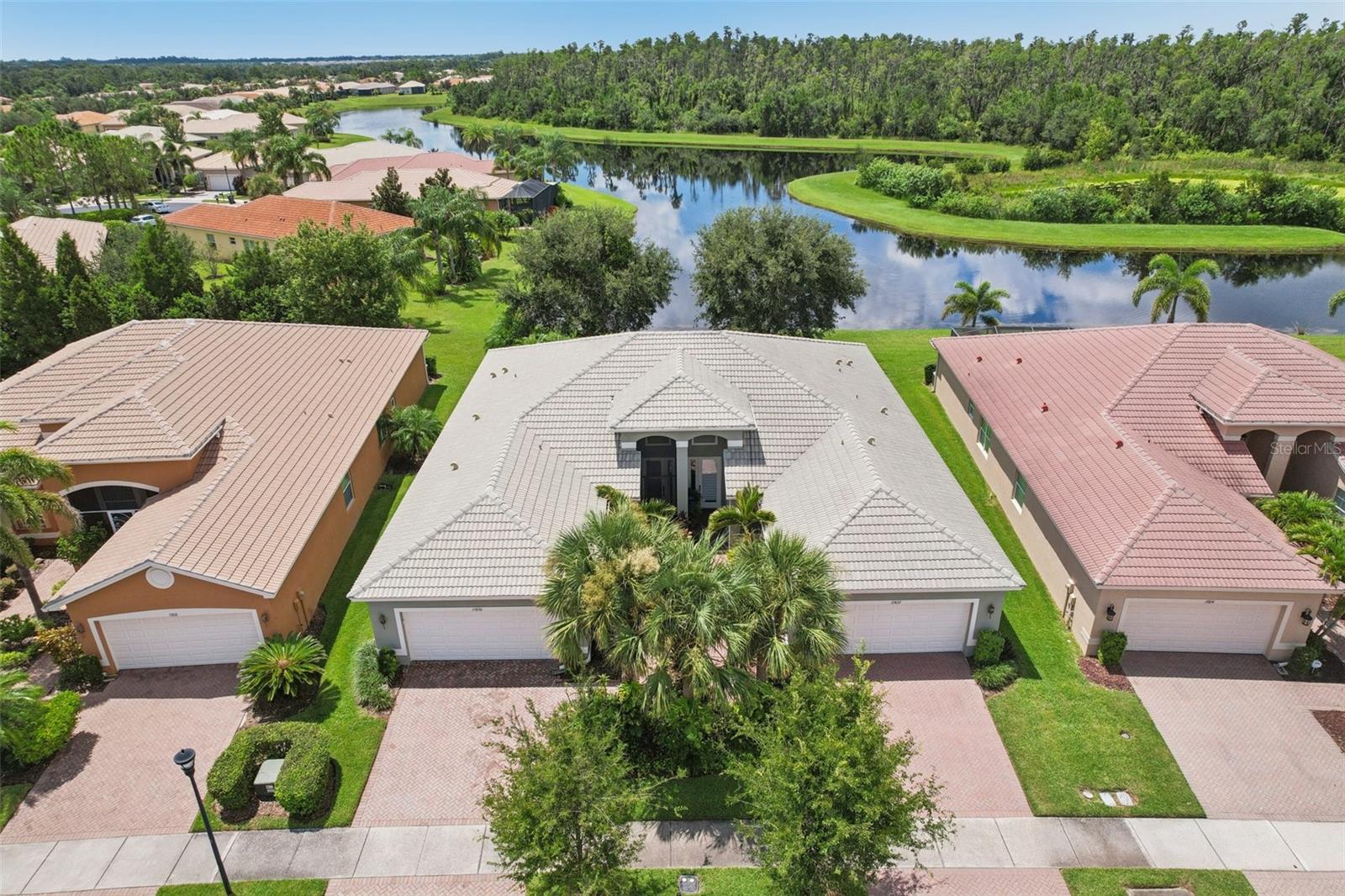 Image 37 of 73 For 15820 Aurora Lake Circle