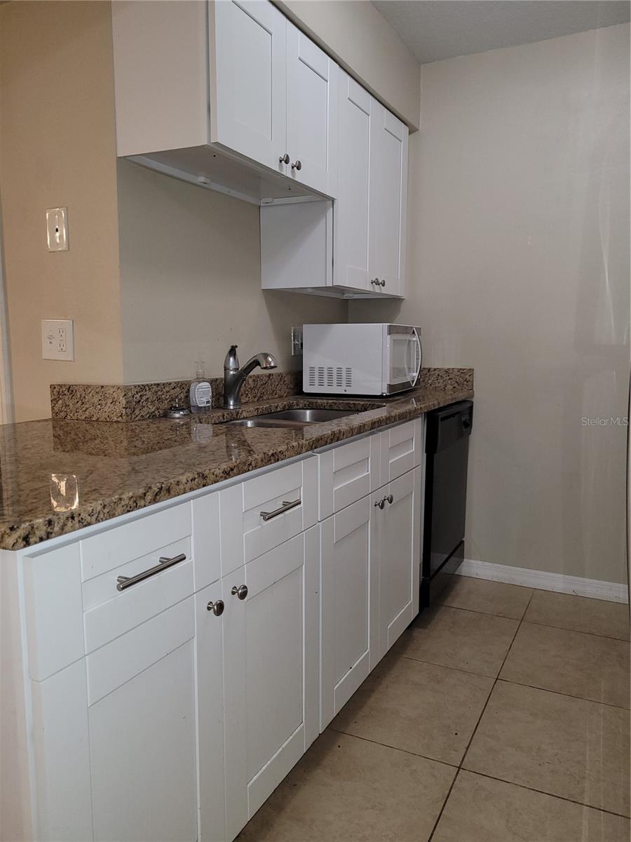 Image 6 of 16 For 534 Golden Raintree Place 8