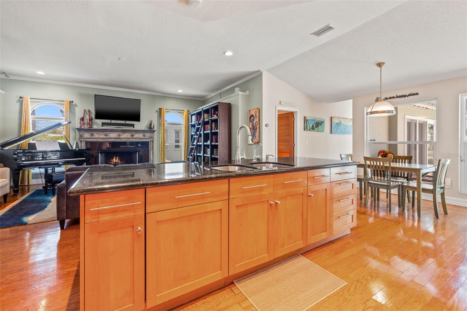 Image 19 of 58 For 4673 Alisa Circle Ne