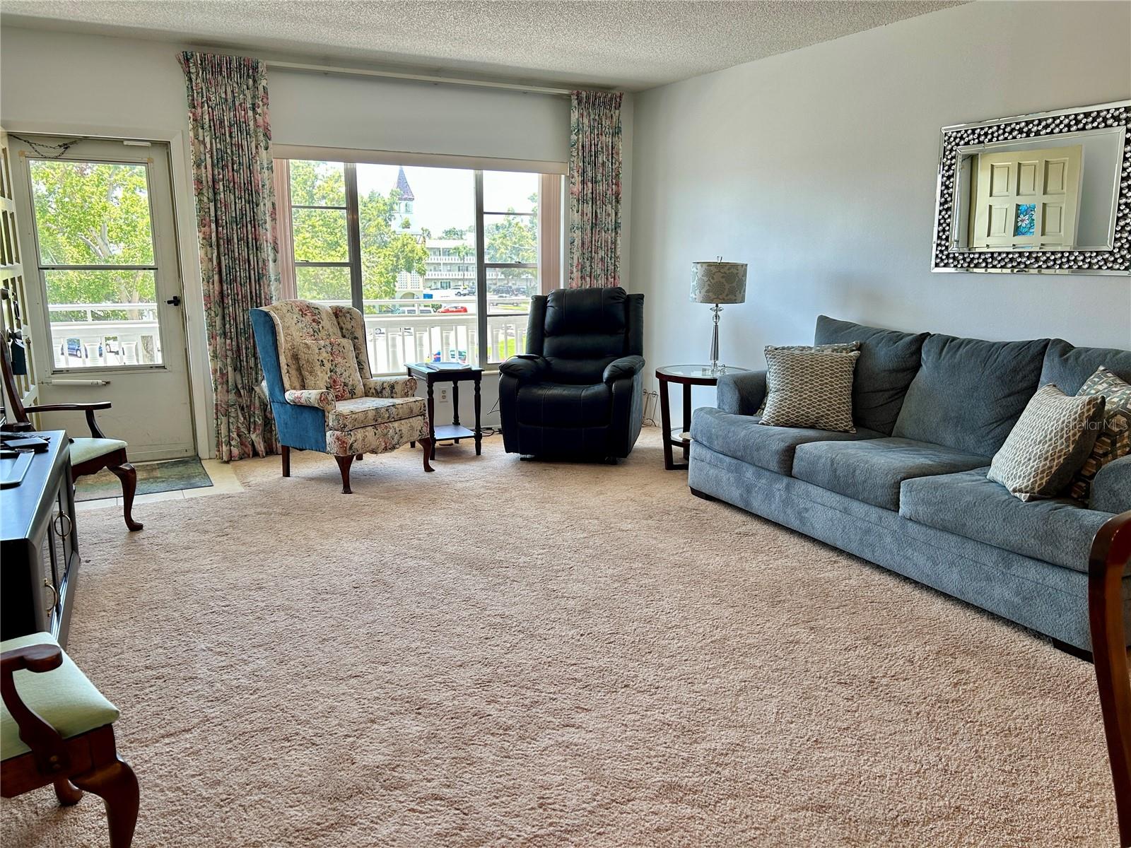 Image 6 of 50 For 2426 Ecuadorian Way 58