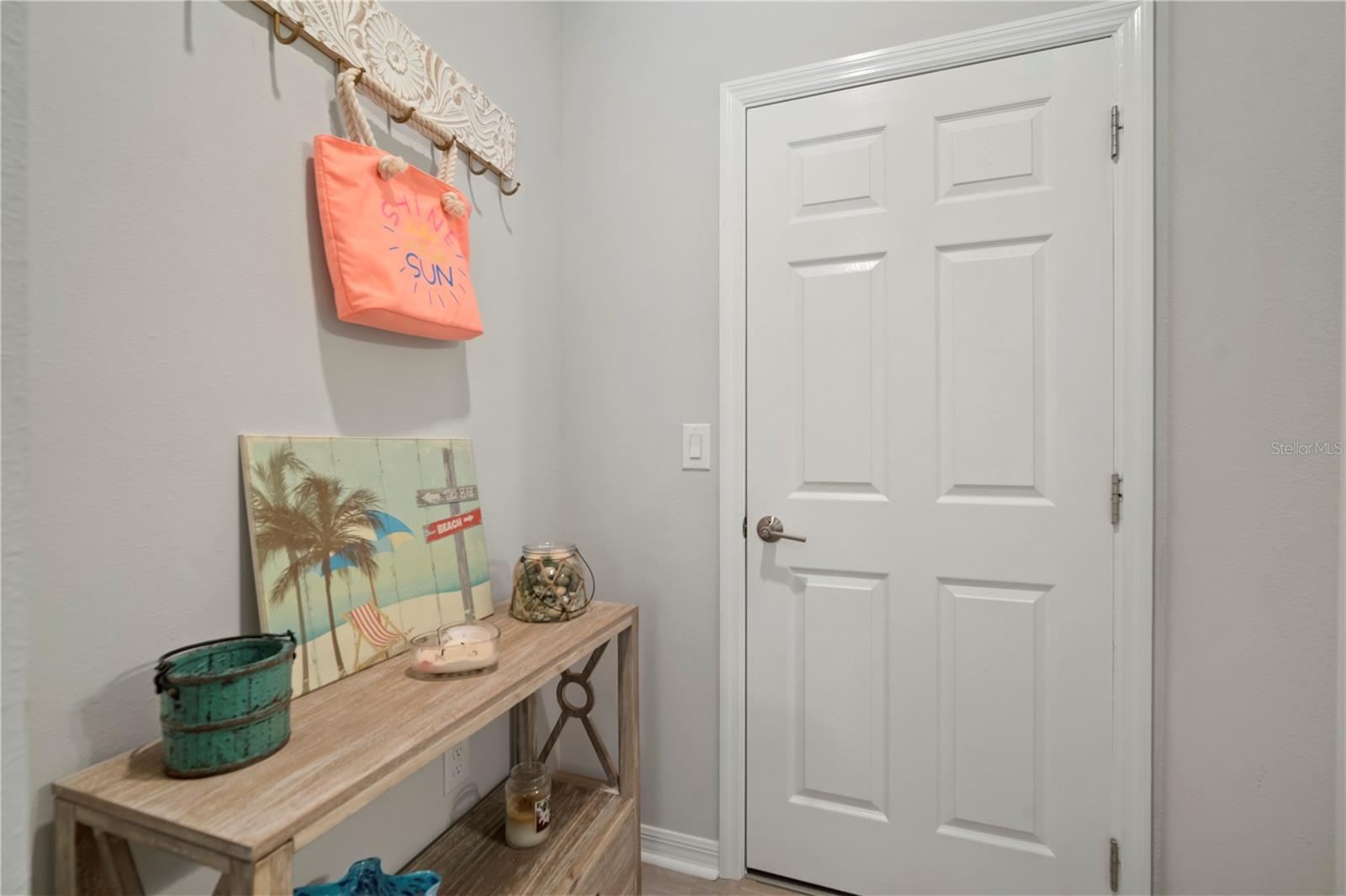 Image 18 of 91 For 5636 Silver Sun Drive