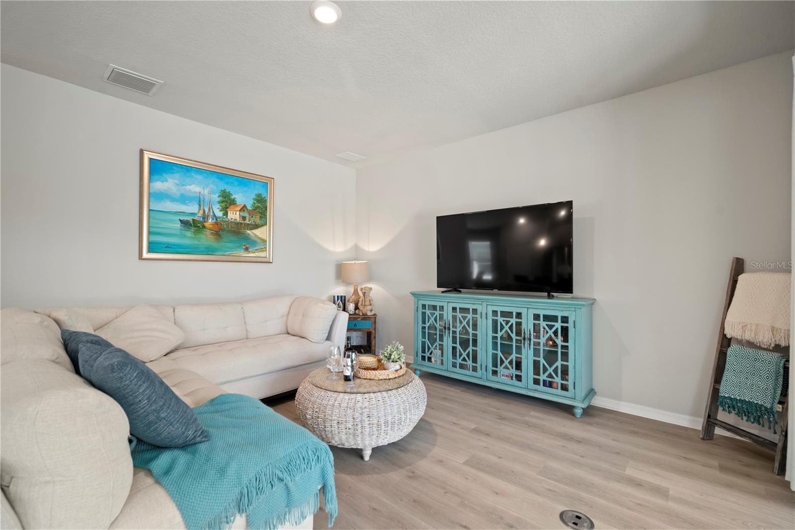 Image 30 of 91 For 5636 Silver Sun Drive